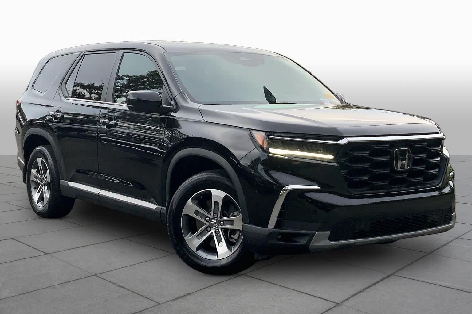 Used 2025 Honda Pilot EX-L image 3