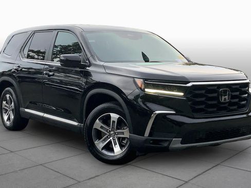Used 2025 Honda Pilot EX-L image 3