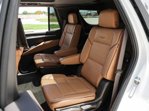 Used 2025 Cadillac Escalade Premium Luxury w/ LPO, Floor Liner Package AWD/4WD image 33