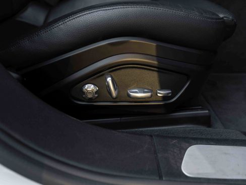 Used 2017 Porsche Panamera image 64