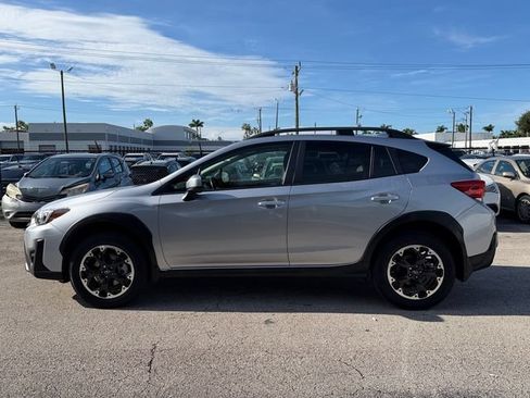 Certified 2021 Subaru Crosstrek 2.0i Premium w/ Moonroof Package AWD/4WD image 4