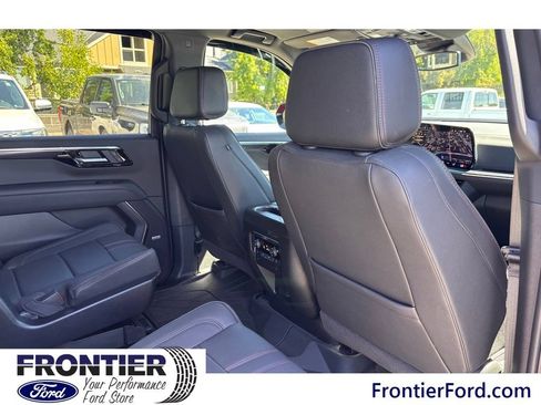 Used 2025 Chevrolet Suburban RST w/ RST Capability Package AWD/4WD image 16