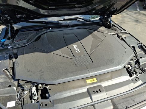 Used 2025 BMW i5 xDrive40 w/ Premium Package image 28