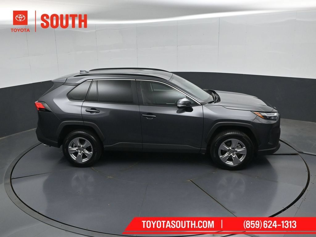 Used 2025 Toyota RAV4 XLE AWD/4WD image 44
