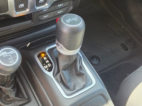 Used 2022 Jeep Wrangler Sport AWD/4WD image 28