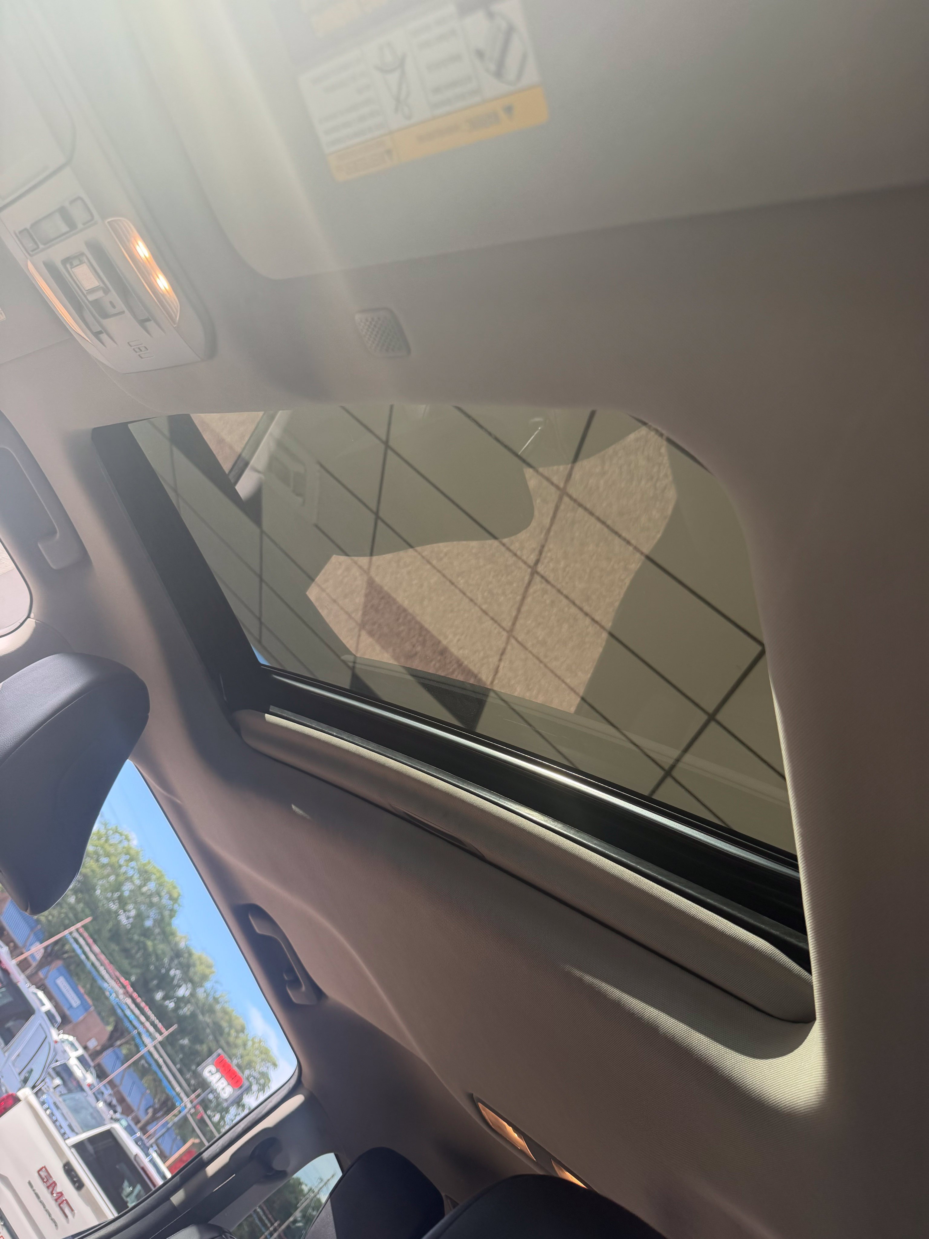 Used 2020 Toyota Highlander XLE FWD image 39