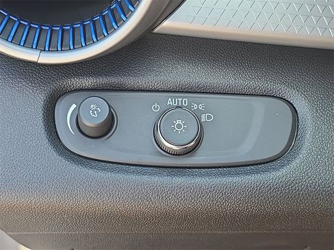 Used 2025 Chevrolet Trax LS image 18