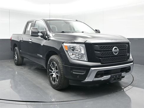 Used 2021 Nissan Titan SV w/ SV Convenience Package image 1
