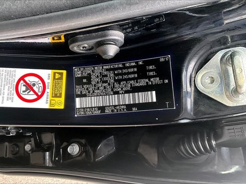 Used 2017 Toyota Highlander XLE AWD/4WD image 30