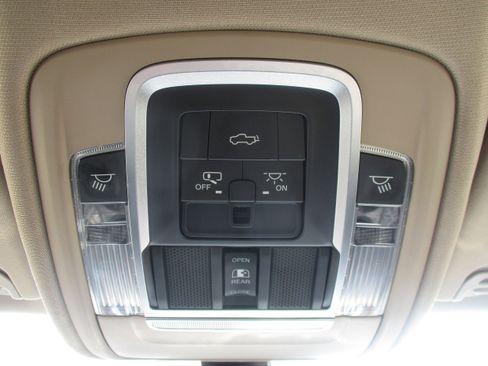 Used 2019 RAM 1500 Laramie image 37