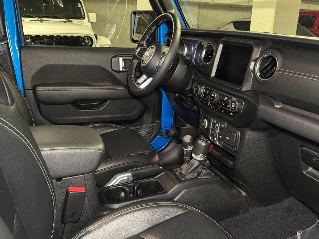 Used 2023 Jeep Wrangler Unlimited Sahara w/ Cold Weather Group AWD/4WD image 12