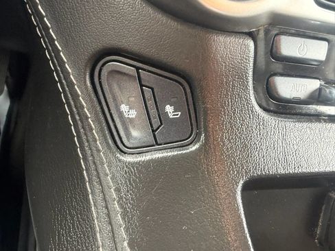 Used 2018 Chevrolet Suburban LT AWD/4WD image 24