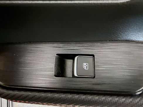 Used 2025 Nissan Kicks SR w/ Interior Electronics Package image 31