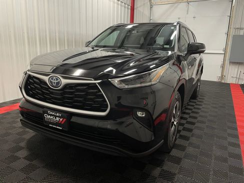 Used 2021 Toyota Highlander XLE FWD image 9