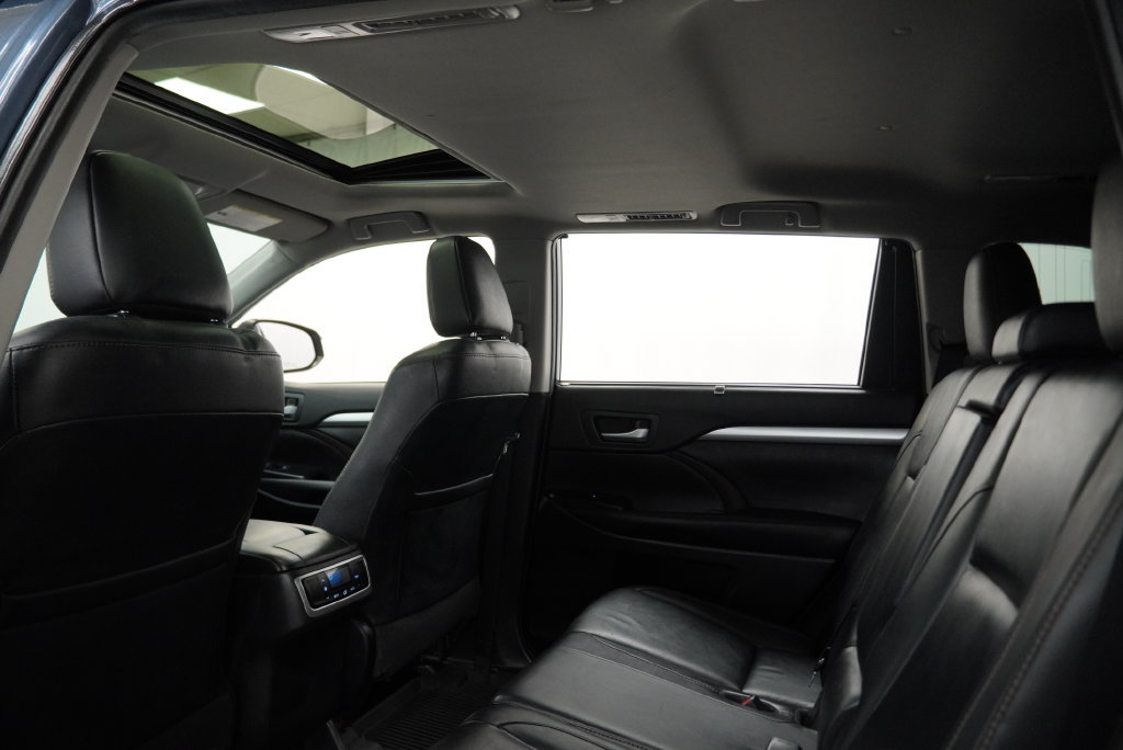 Used 2019 Toyota Highlander XLE AWD/4WD image 5
