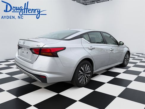 Used 2024 Nissan Altima 2.5 SV image 5