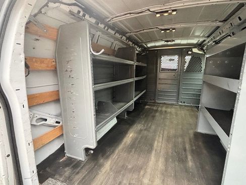 Used 2017 GMC Savana 2500 image 21