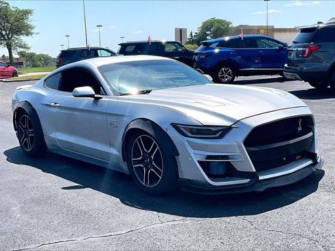 Used 2017 Ford Mustang GT RWD image 2