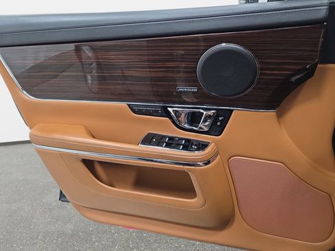 Used 2014 Jaguar XJ L Portfolio RWD image 26