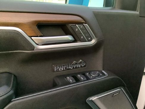 Used 2024 Chevrolet Silverado 1500 High Country w/ Technology Package image 12