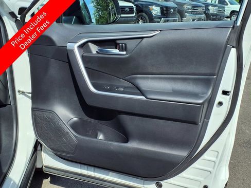 Used 2020 Toyota RAV4 XLE Premium FWD image 11