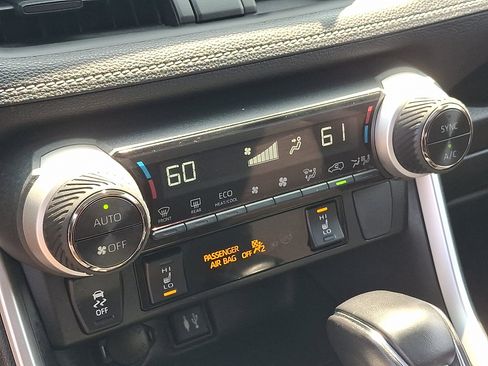 Used 2019 Toyota RAV4 XLE AWD/4WD image 16