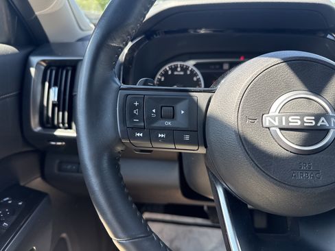 Used 2023 Nissan Pathfinder SL w/ SL Premium Package AWD/4WD image 19