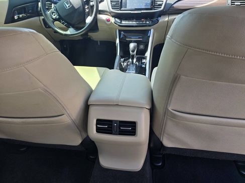 Used 2017 Honda Accord Touring image 22