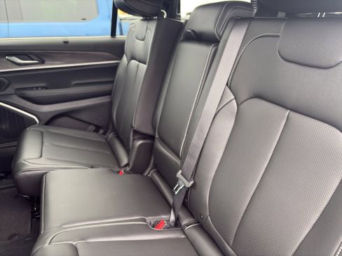 New 2025 Jeep Grand Cherokee L Limited w/ Luxury Tech Group II image 24