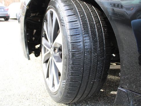 Used 2016 Nissan Maxima SR w/ Interior Lighting Package image 17