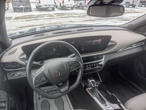 Certified 2025 Buick Envista Avenir image 13