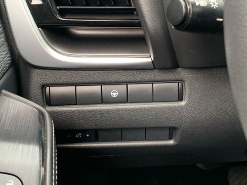 Used 2021 Nissan Rogue SV image 22