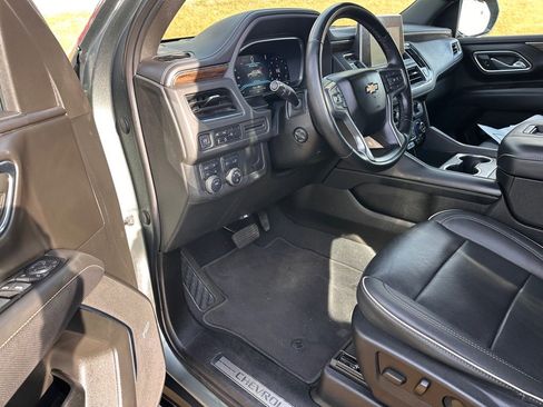 Used 2023 Chevrolet Suburban Premier image 6