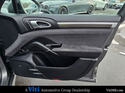 Used 2018 Porsche Cayenne GTS image 28