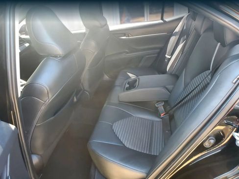 Used 2021 Toyota Camry SE FWD image 5