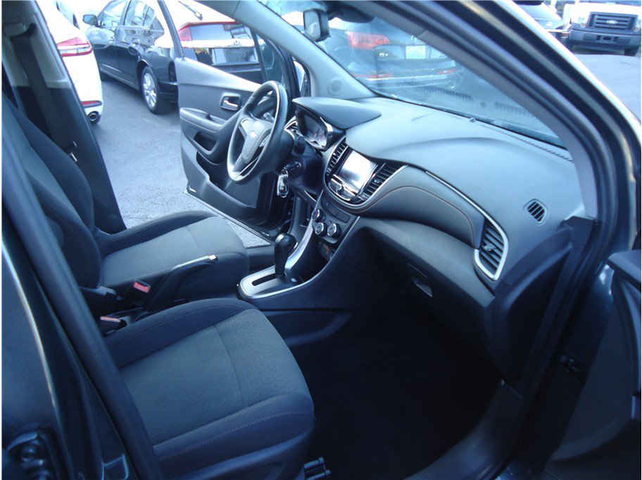 Used 2020 Chevrolet Trax LS FWD image 15