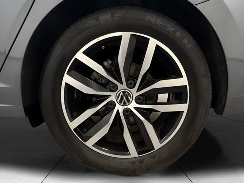 Used 2025 Volkswagen Jetta SE FWD image 28