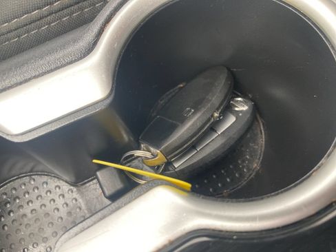 Used 2019 Nissan Pathfinder S AWD/4WD image 38