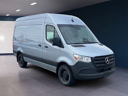 Used 2025 Mercedes-Benz Sprinter 2500 image 5