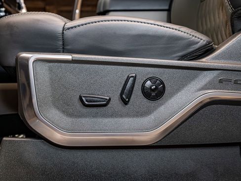 Used 2026 Ford F350 Platinum w/ Platinum Plus Package image 22