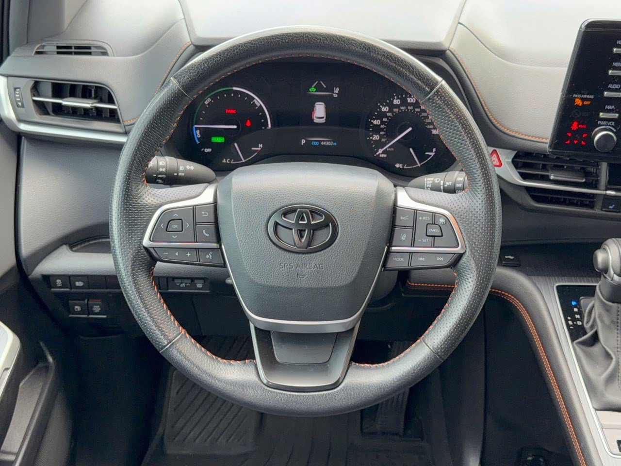 Used 2024 Toyota Sienna XSE FWD image 10