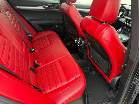 Used 2022 Alfa Romeo Stelvio Veloce AWD/4WD image 19