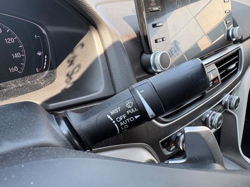 Used 2018 Honda Accord Touring image 32