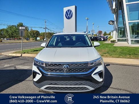 Certified 2023 Volkswagen Taos SE image 2