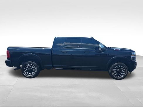 Used 2025 RAM 2500 Limited AWD/4WD image 9