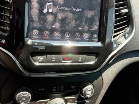 Used 2020 Jeep Cherokee Limited w/ Technology Group AWD/4WD image 12
