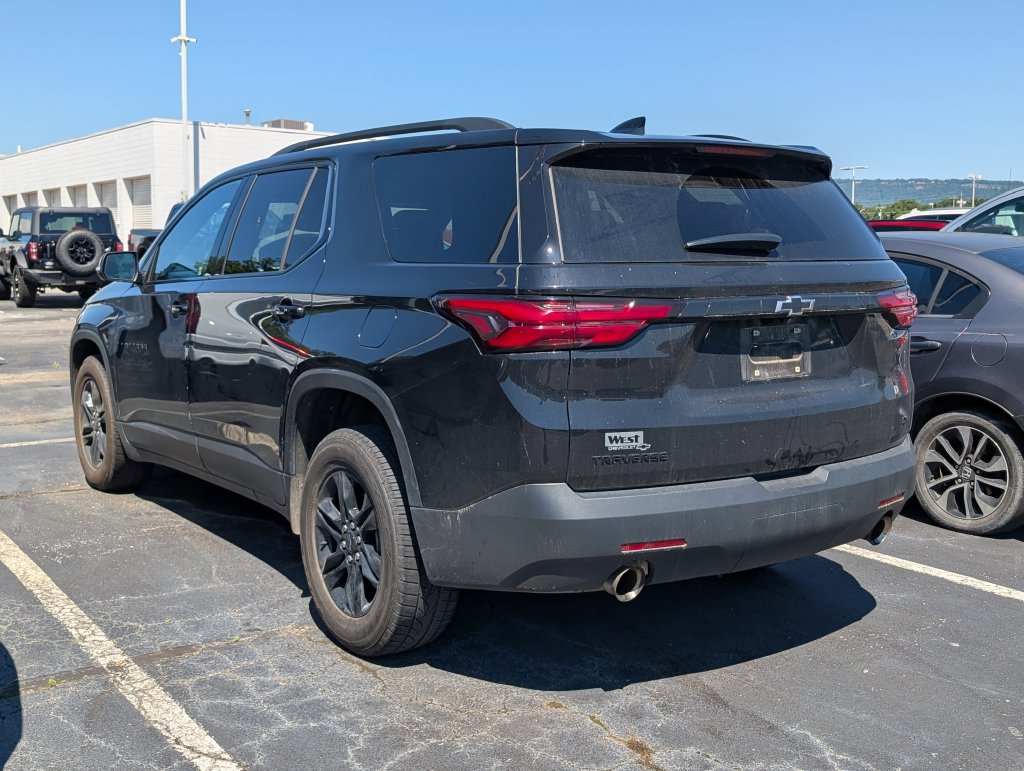 Used 2023 Chevrolet Traverse LT FWD image 9
