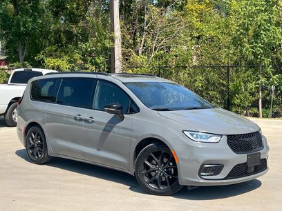 Used 2025 Chrysler Pacifica Limited