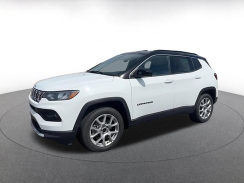 Used 2025 Jeep Compass Limited AWD/4WD image 8