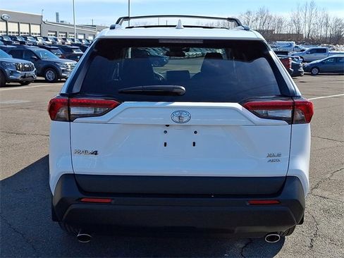 Used 2024 Toyota RAV4 XLE w/ Convenience Package image 5